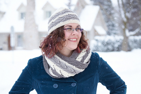 Akimbo_in_the_snow_med_hor.jpg