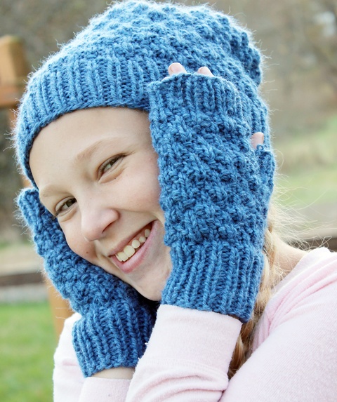 caroline_20hat_20and_20mitts_20blue_20child_203.jpg