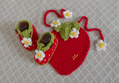 strawberry_20bib_20and_20strawberry_20booties.jpg